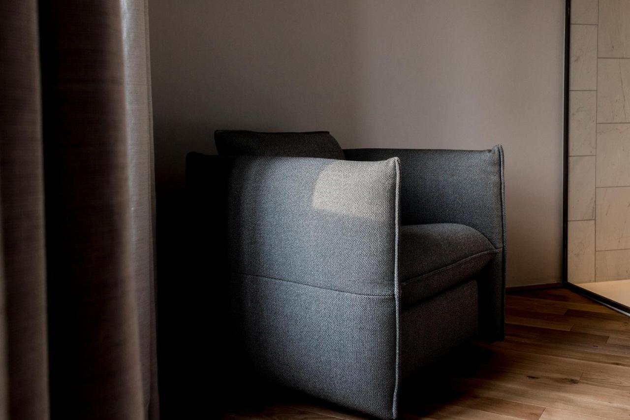 Kai 36 - Hotel Zwischen Fels Und Fluss Graz Ngoại thất bức ảnh A chair