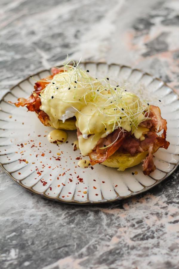 Kai 36 - Hotel Zwischen Fels Und Fluss Graz Ngoại thất bức ảnh A potato and bacon roll