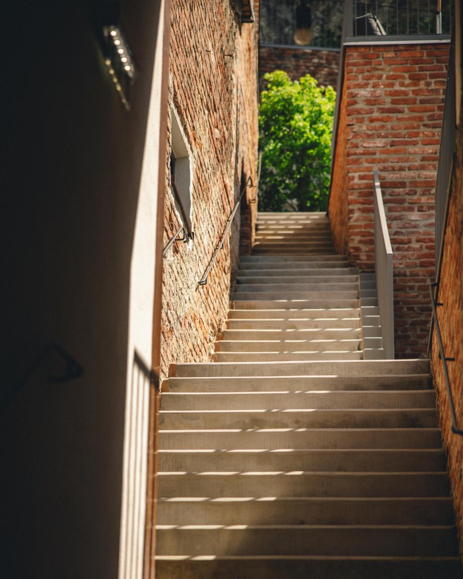 Kai 36 - Hotel Zwischen Fels Und Fluss Graz Ngoại thất bức ảnh The staircase